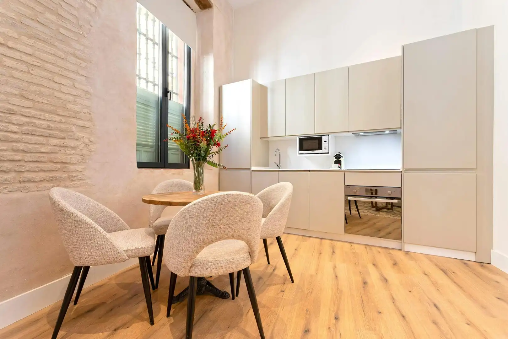 Kitchen of Flat for rent in Sevilla  with Air Conditioner, Heating and Washing machine