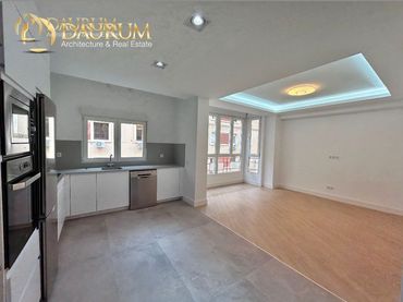 Flat with lift for sale in Calle Duquesa de Parcent, Ensanche Ctro - Puerto
