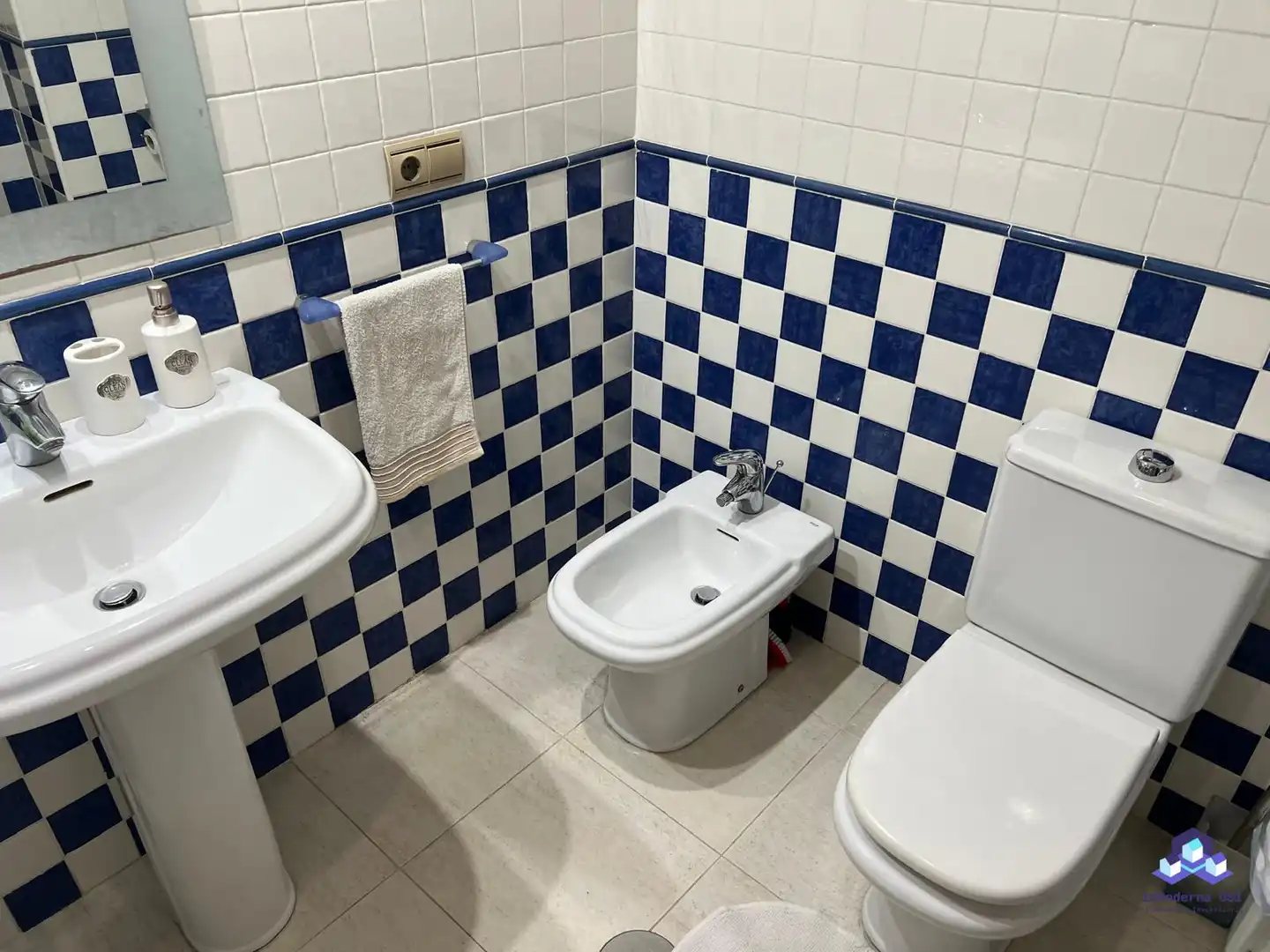 Dúplex en venda a Cataixa, Acorán
