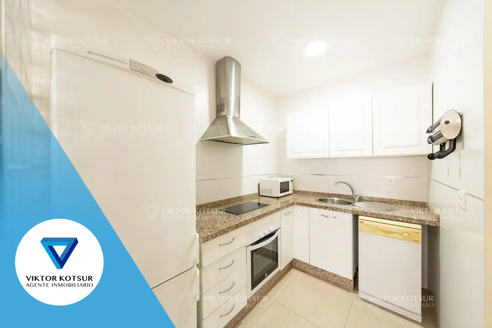 Cuina de Apartament en venda en Roquetas de Mar amb Aire condicionat, Parquet i Terrassa