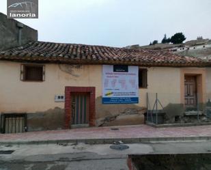 Vista exterior de Casa o xalet en venda en Chinchilla de Monte-Aragón amb Jardí privat i Terrassa