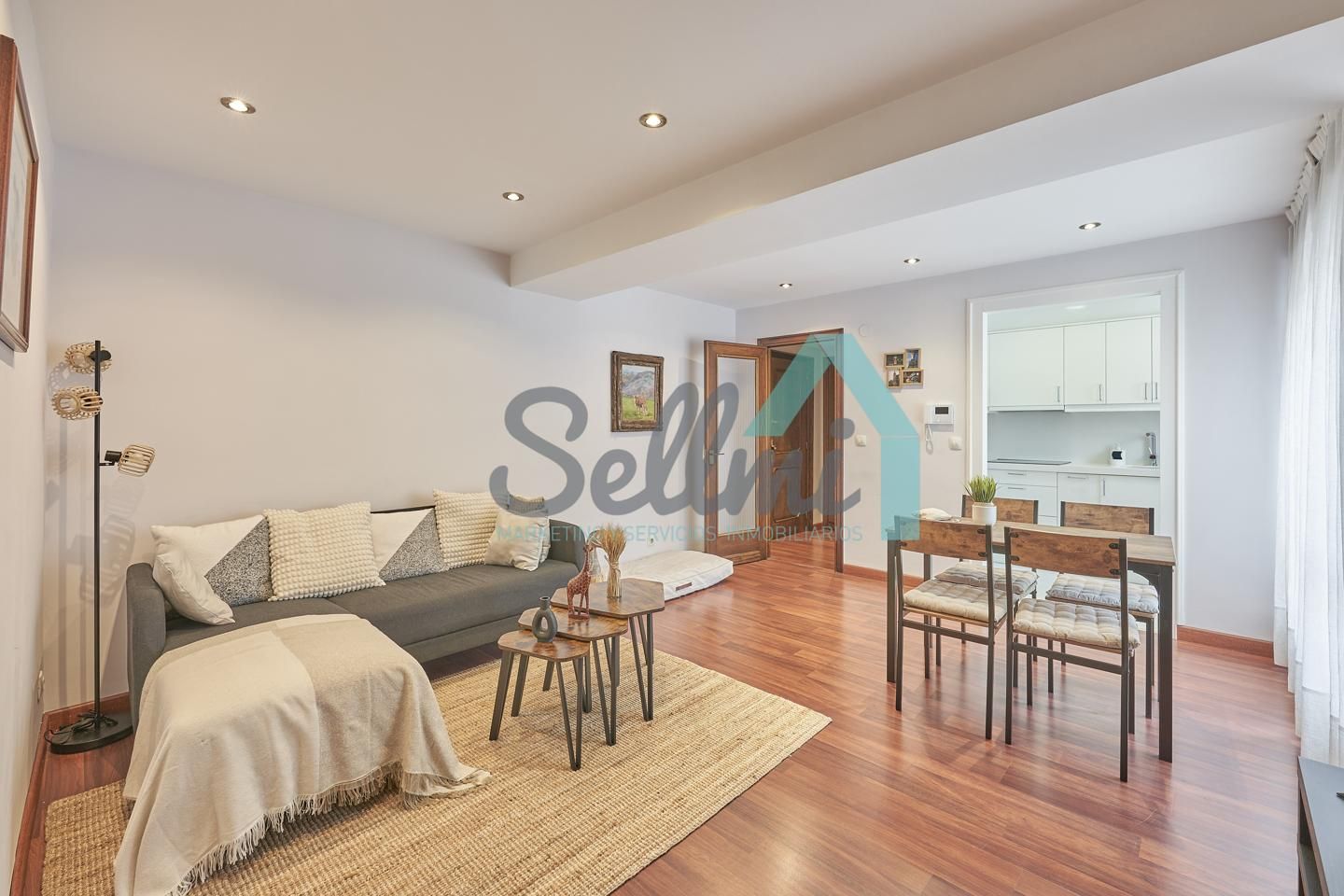 Flat for rent in Pedro Antonio Menéndez, Parque San Francisco - Uría