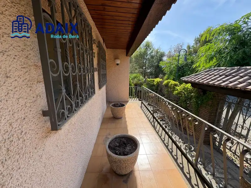 Vista exterior de Casa o chalet en venta en Roda de Berà con Terraza, Trastero y Piscina