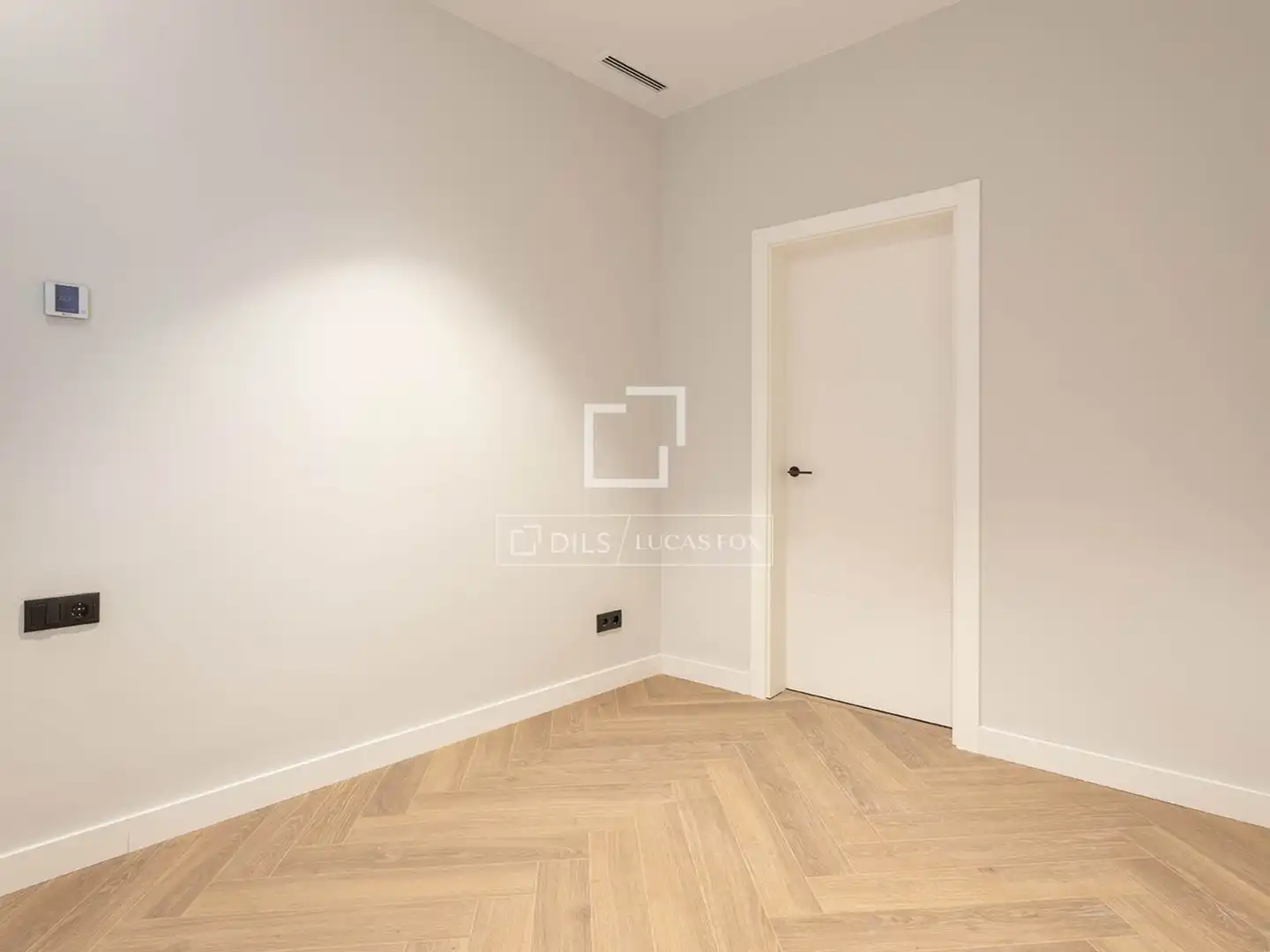 Flat for sale in Barcelona  with Air Conditioner, Heating and Parquet flooring