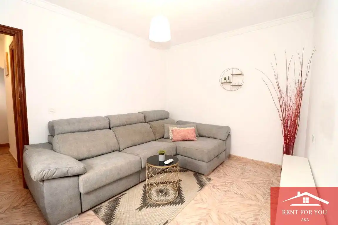 Sala d'estar de Casa o xalet de lloguer en Coín amb Aire condicionat, Terrassa i Moblat