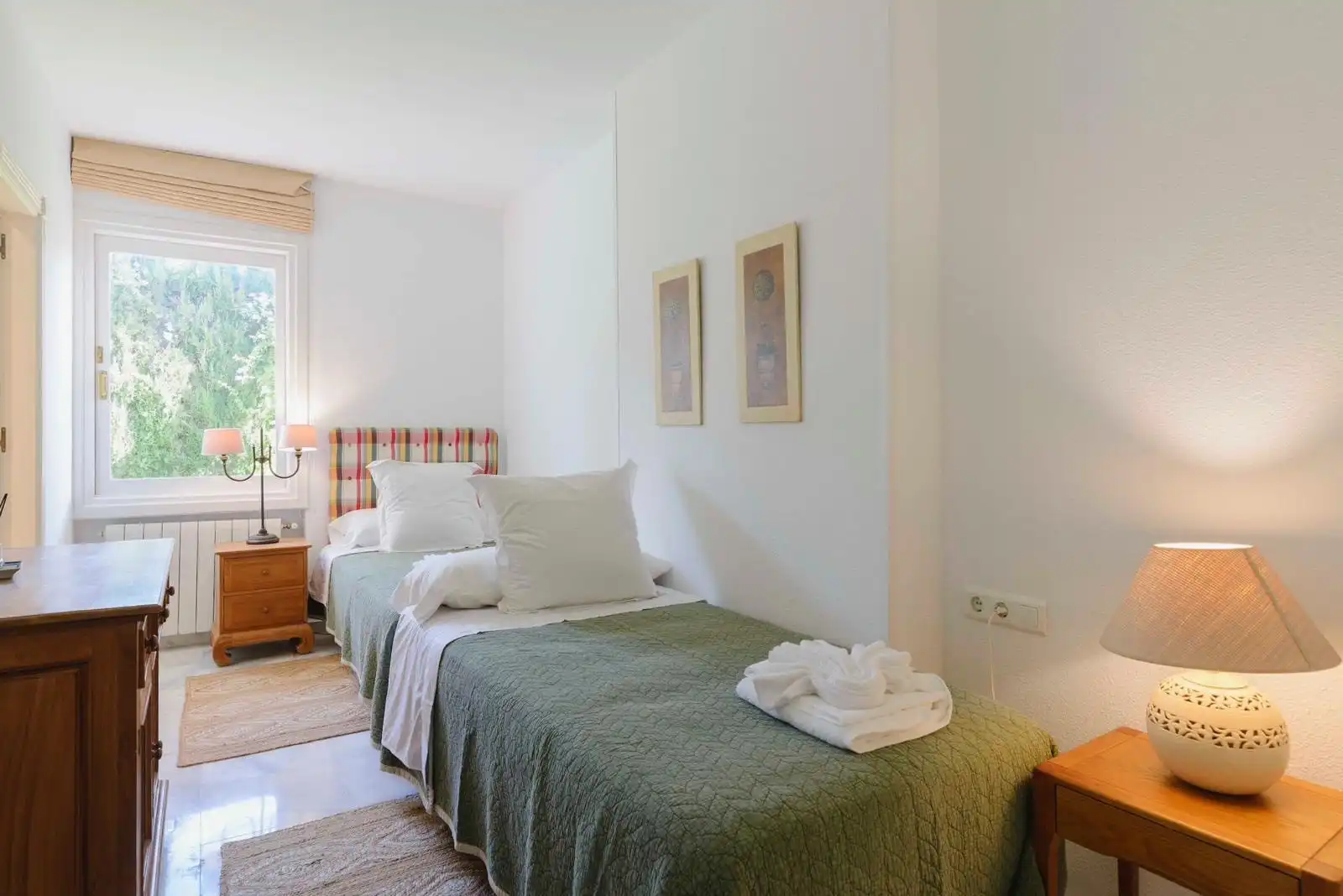 Dormitori de Casa o xalet de lloguer en Marbella amb Jardí privat, Terrassa i Piscina