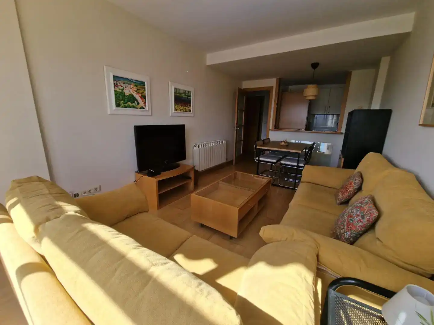 Wohnzimmer von Wohnungen zur Miete in Nigrán mit Schwimmbad