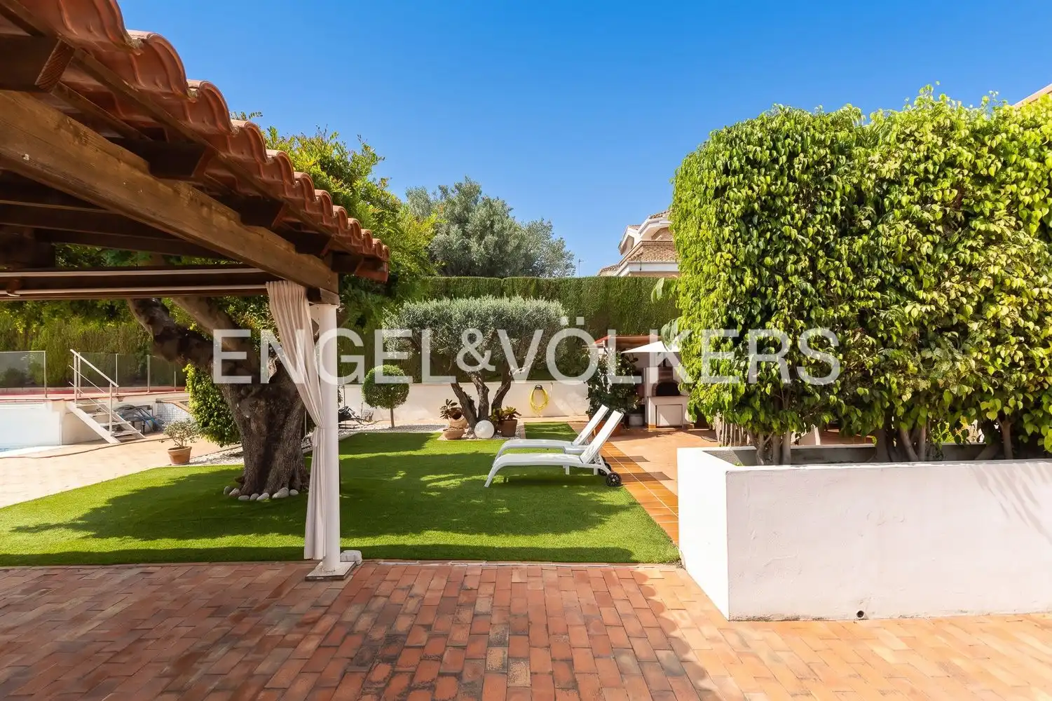 Terrassa de Casa o xalet en venda en Torrent amb Aire condicionat, Calefacció i Jardí privat