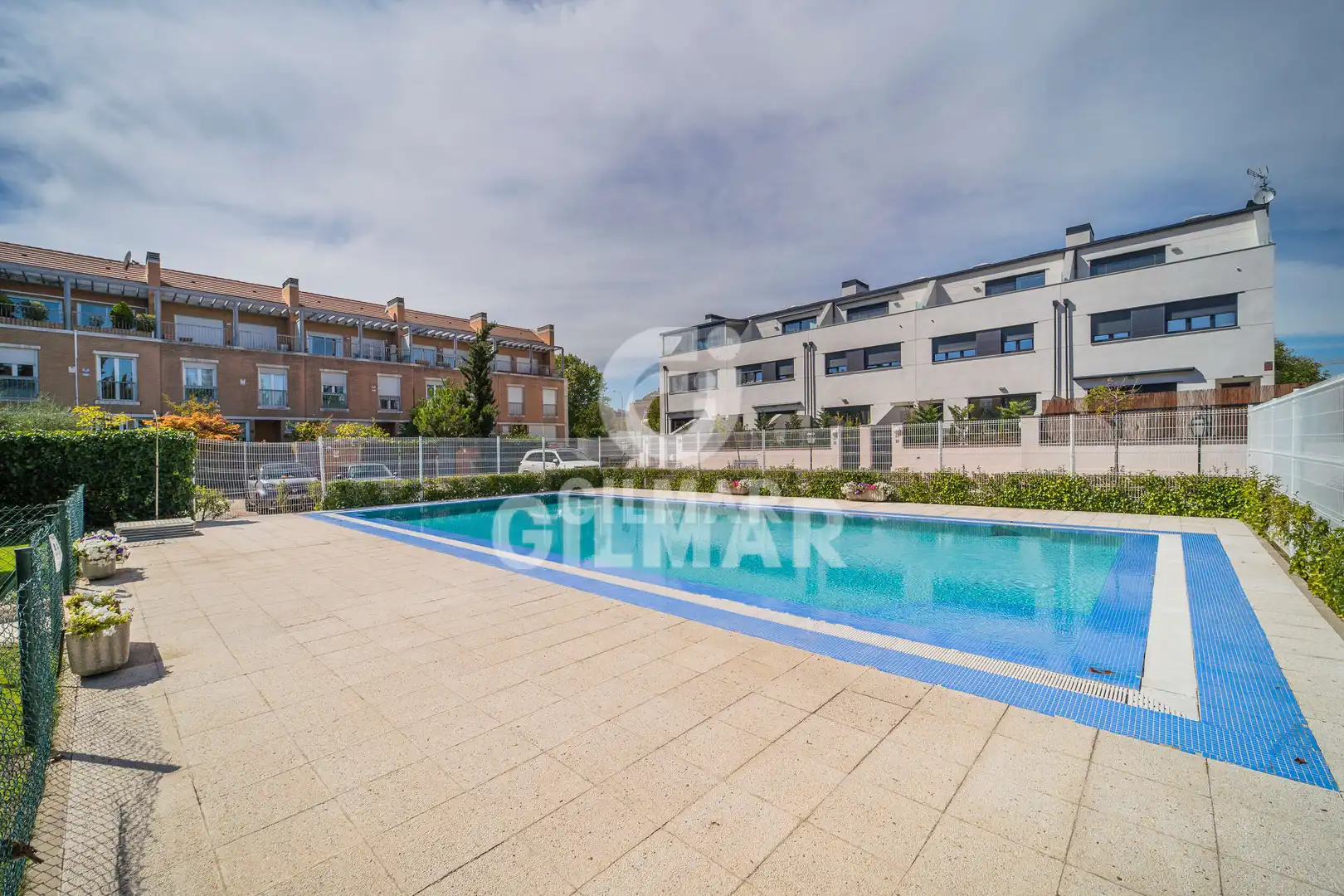 Piscina de Casa adosada en venda en Madrid amb Calefacció, Jardí privat i Piscina