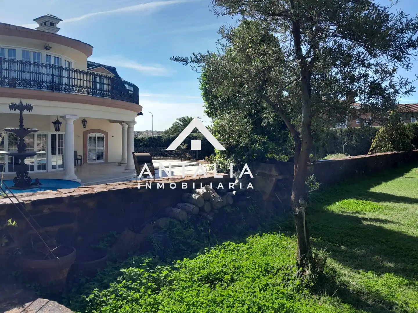 Vista exterior de Casa o xalet en venda en Cáceres amb Aire condicionat, Calefacció i Terrassa