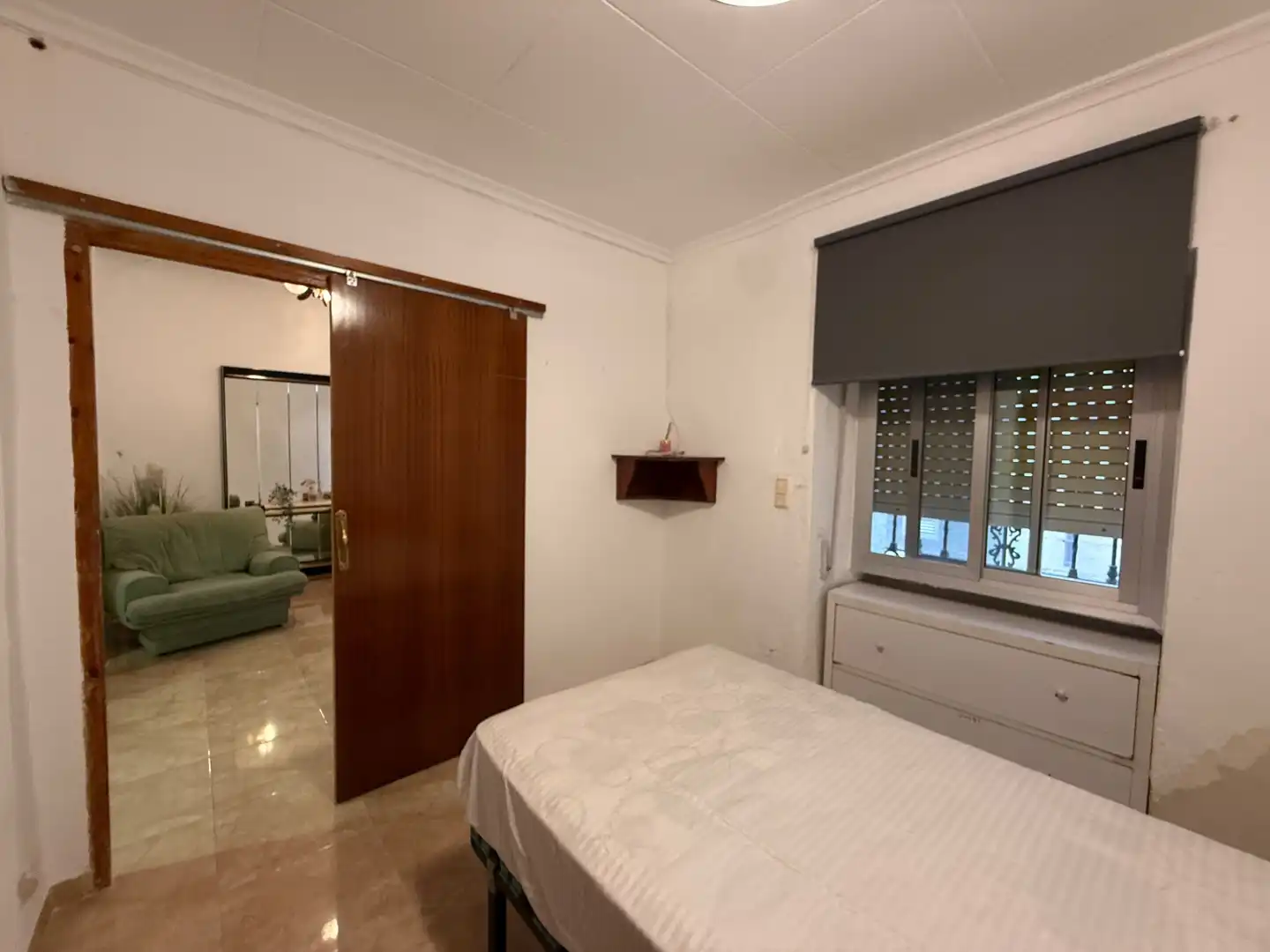 Habitación de Casa adosada en venta en La Pobla del Duc con Aire acondicionado, Terraza y Amueblado