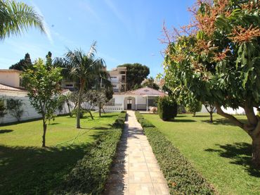 Villa con balcone in vendita a Puerto Marina