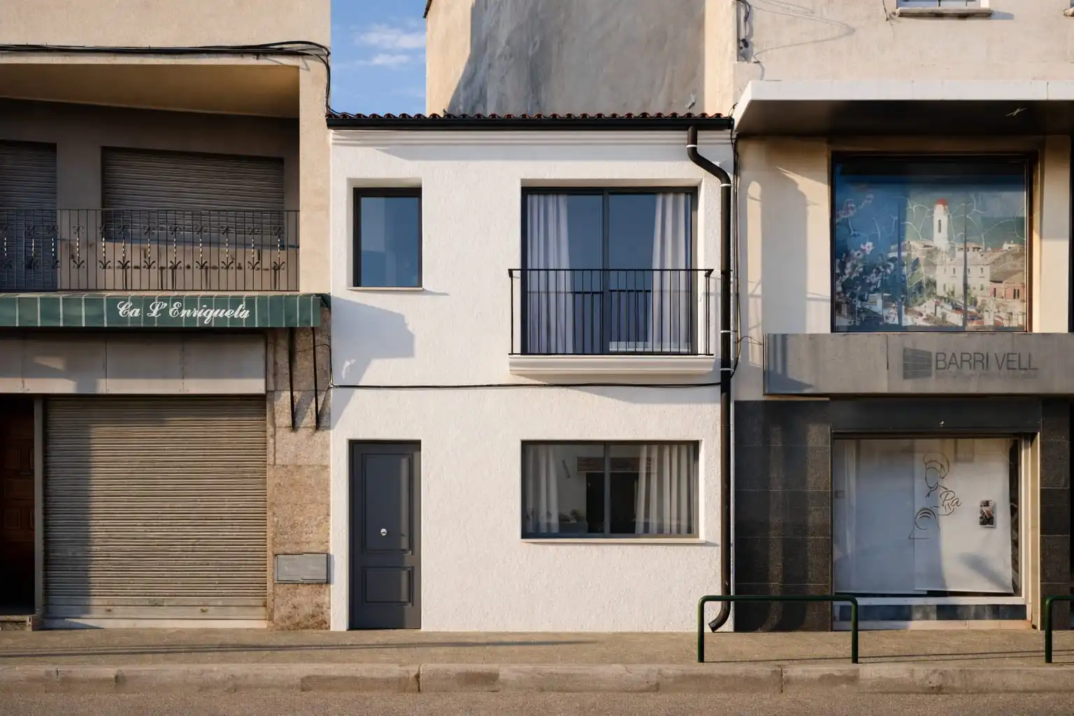 Außenansicht von Einfamilien-Reihenhaus zum Verkauf in Anglès mit Privatgarten und Parkett