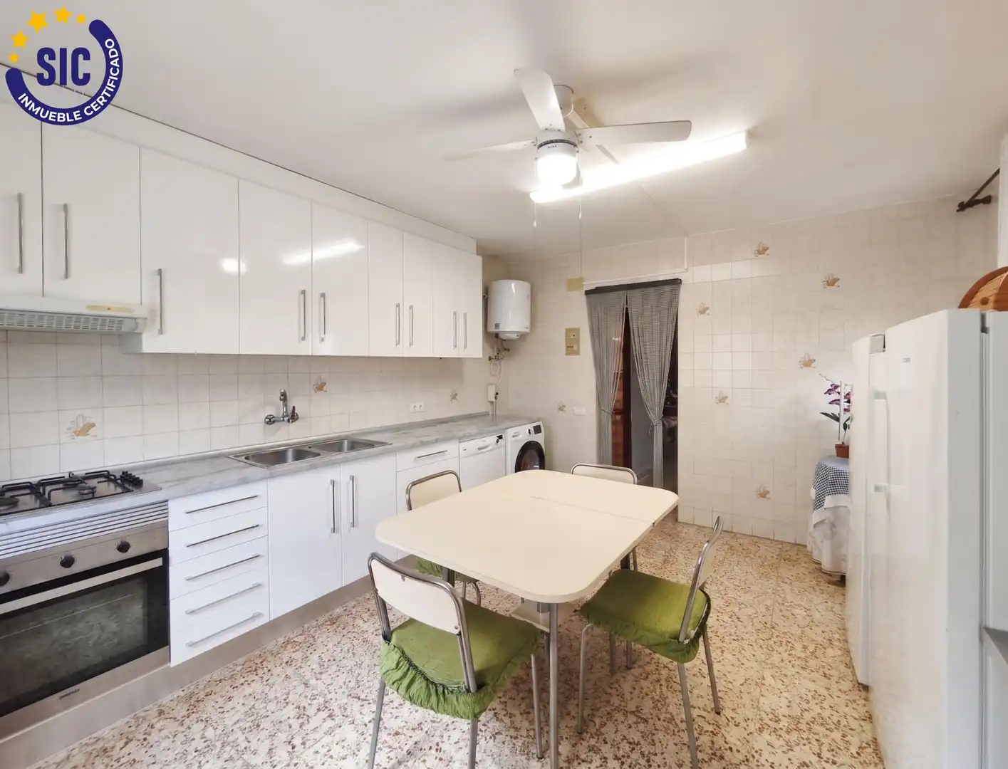 Cocina de Casa adosada en venta en Benicasim / Benicàssim con Terraza y Piscina comunitaria