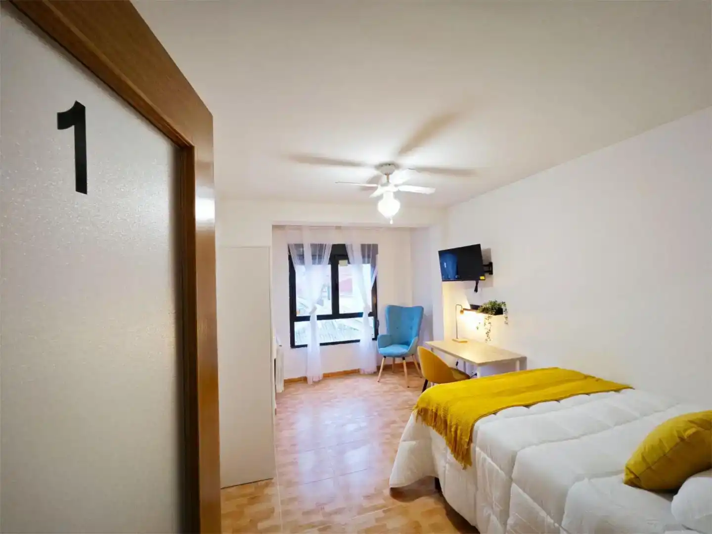 Bedroom of Flat for share in León Capital   with Storage room and Furnished