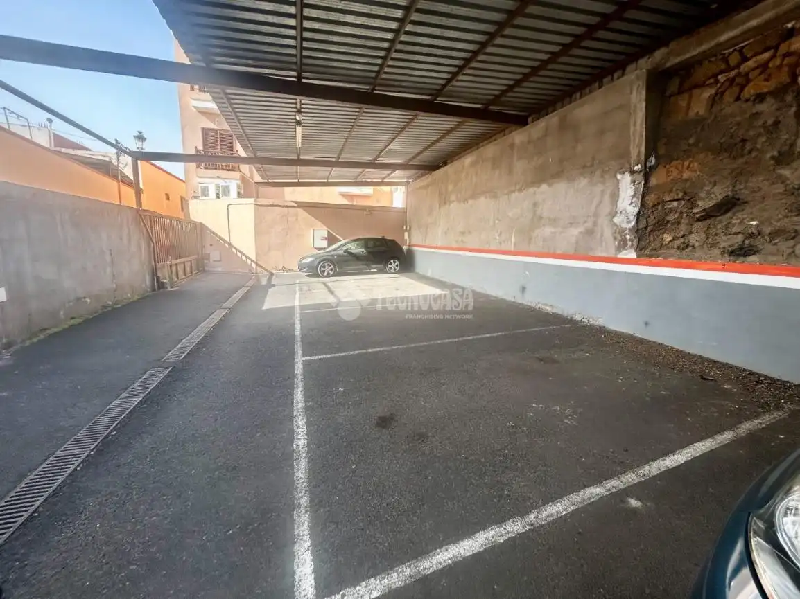 Parkplatz von Garage zum Verkauf in Arafo