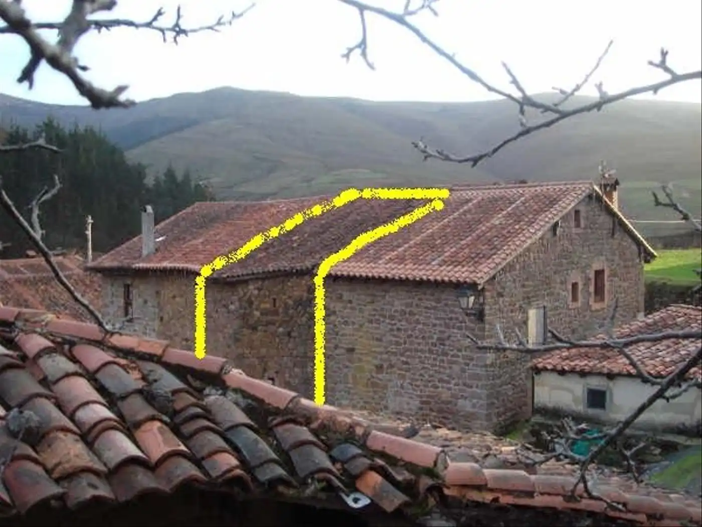 Vista exterior de Edificio en venta en Cabuérniga