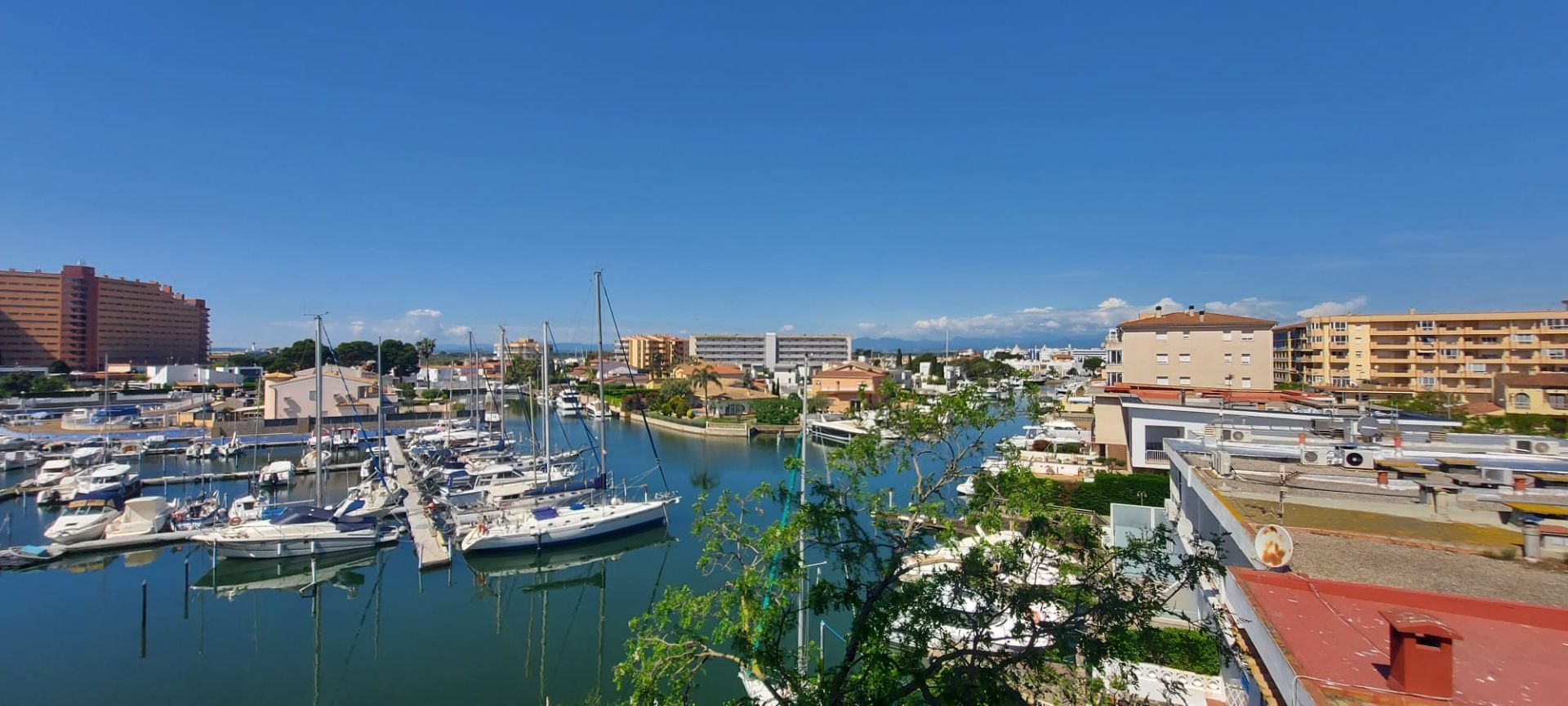 Exterior view of Apartment for sale in Roses  with Terrace and Furnished
