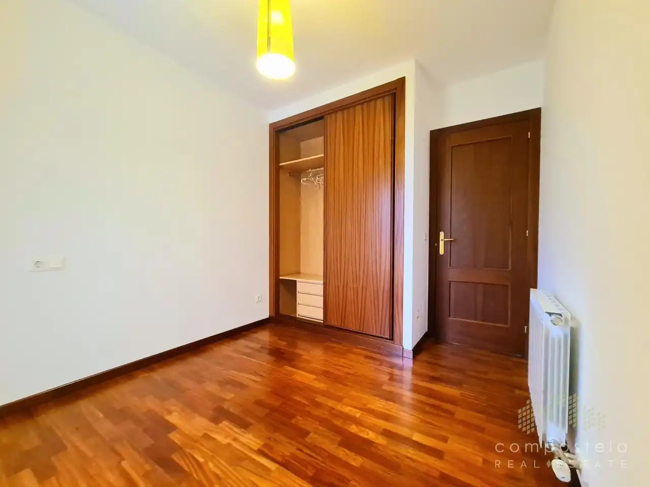 Schlafzimmer von Dachboden zur Miete in Ames mit Heizung, Abstellraum und Möbliert