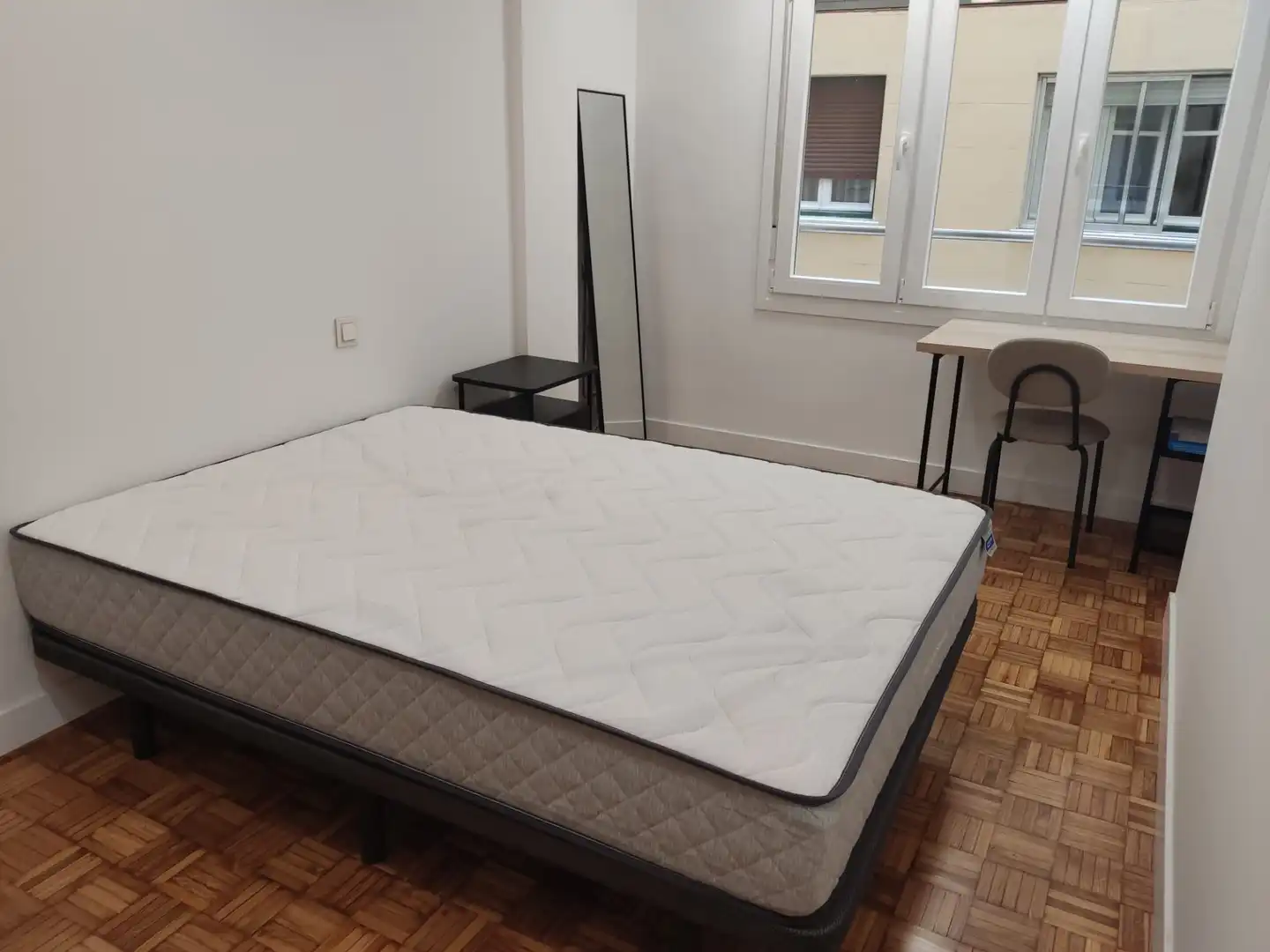 Bedroom of Flat for share in Madrid  with Heating, Furnished and Oven