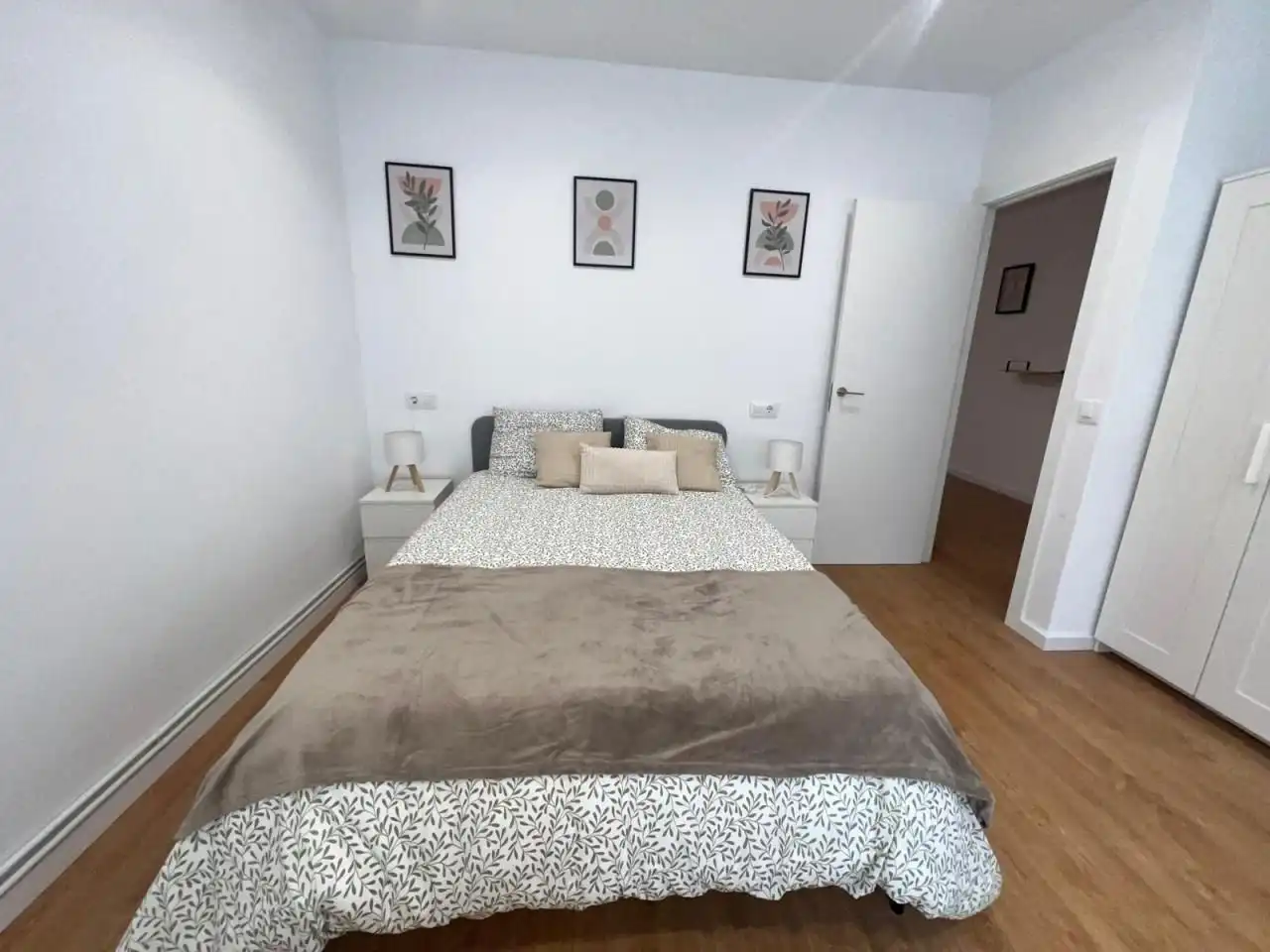 Bedroom of Flat for share in Ourense Capital   with Heating, Furnished and Balcony