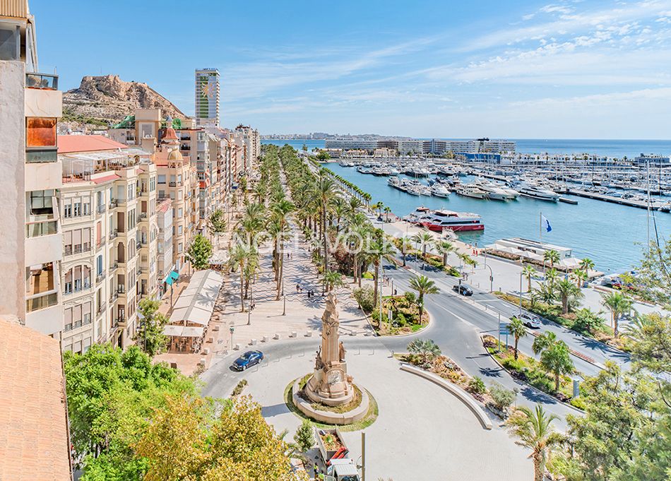 Vista exterior de Pis en venda en Alicante / Alacant amb Terrassa
