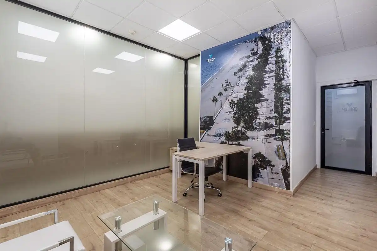 Office for rent in Granada  with Air Conditioner and Furnished