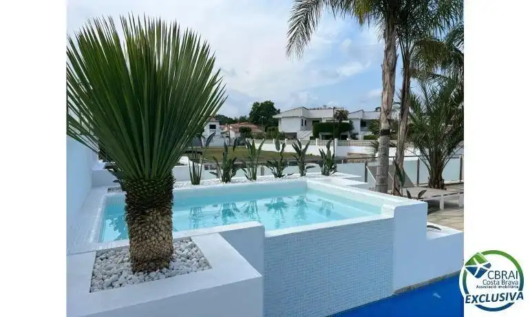 Casa amb piscina en venda a Carrer Carrer Falconera, imagen 3