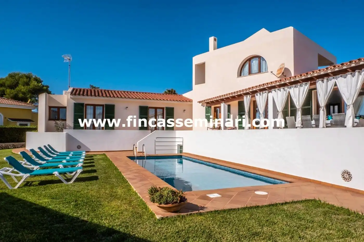 Villa mit Pool zum Verkauf in Cala Blanca