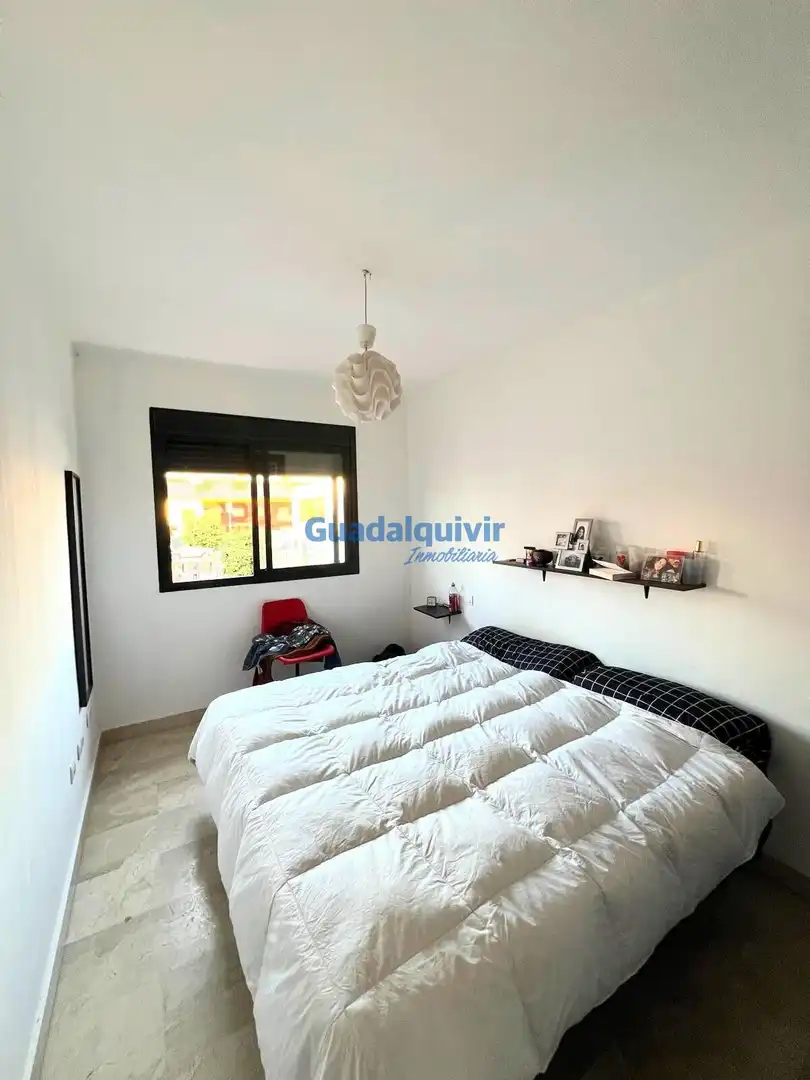 Dormitori de Casa adosada en venda en Alcalá de Guadaira amb Jardí privat, Terrassa i Traster