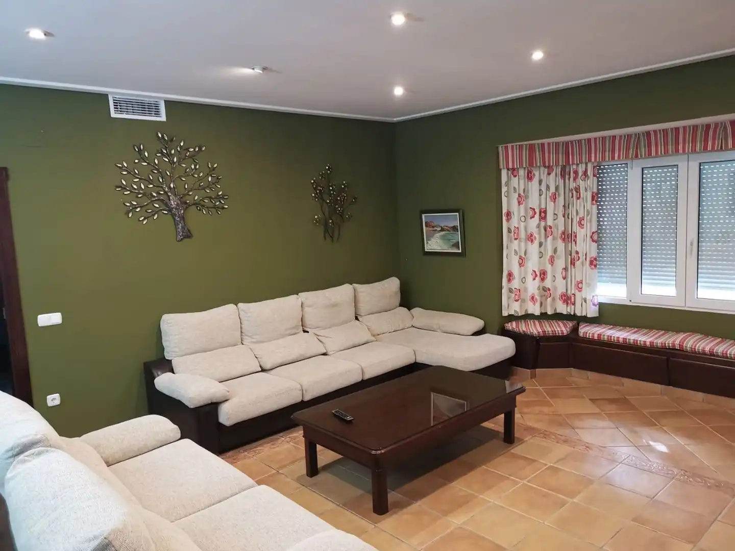 Sala d'estar de Casa o xalet en venda en Chiclana de la Frontera amb Aire condicionat, Calefacció i Jardí privat