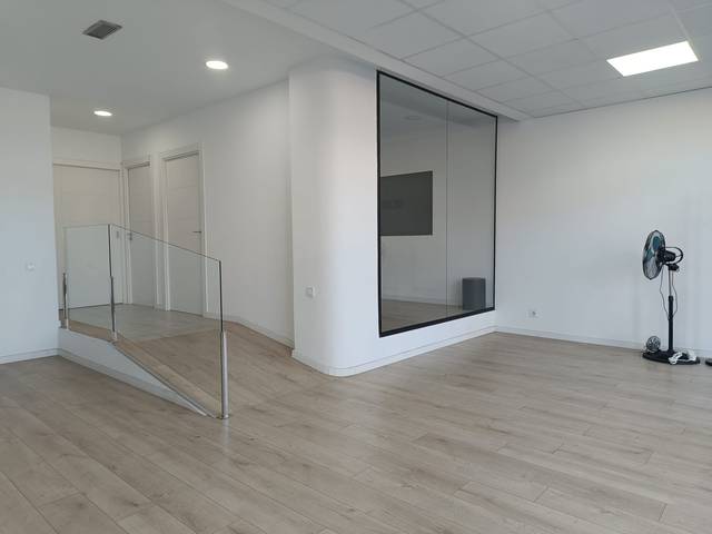 Local comercial en Alquiler en Carrer Prat de la Riba en Serra d'en Camaró