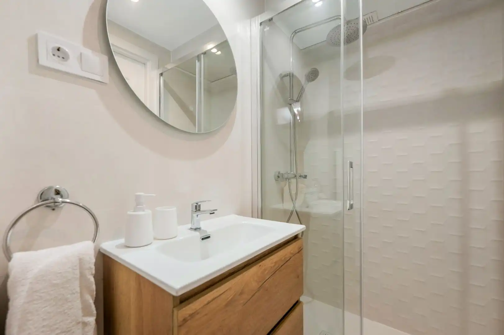 Bathroom of Apartments for rent in Benalmádena  with Air Conditioner, Heating and Furnished