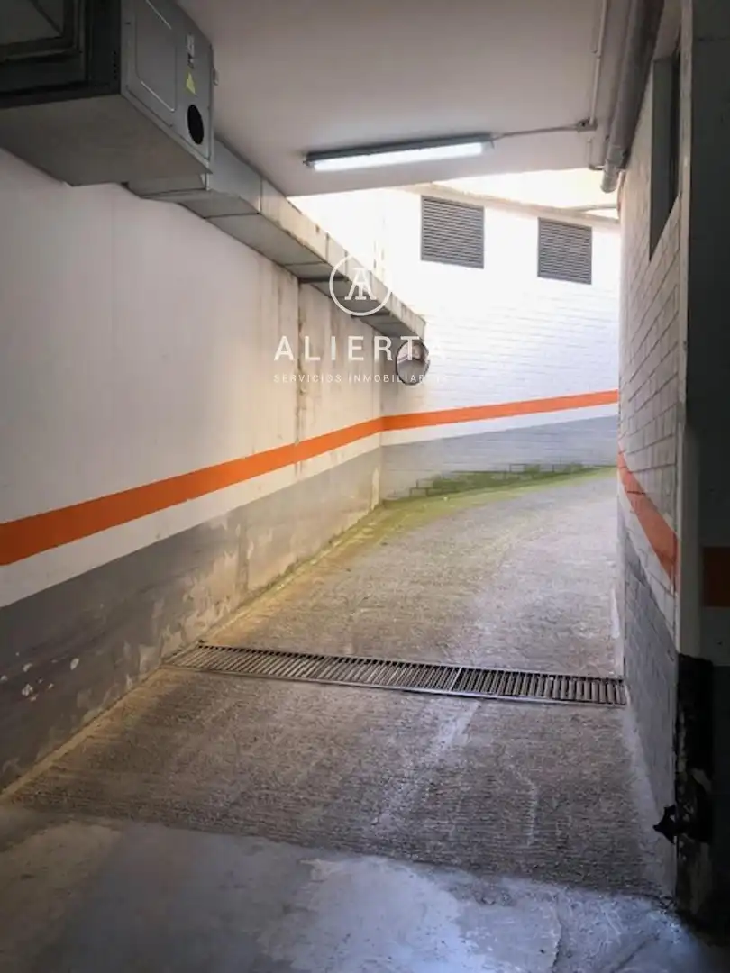 Parking de Piso de alquiler en Zaragoza con Calefacción