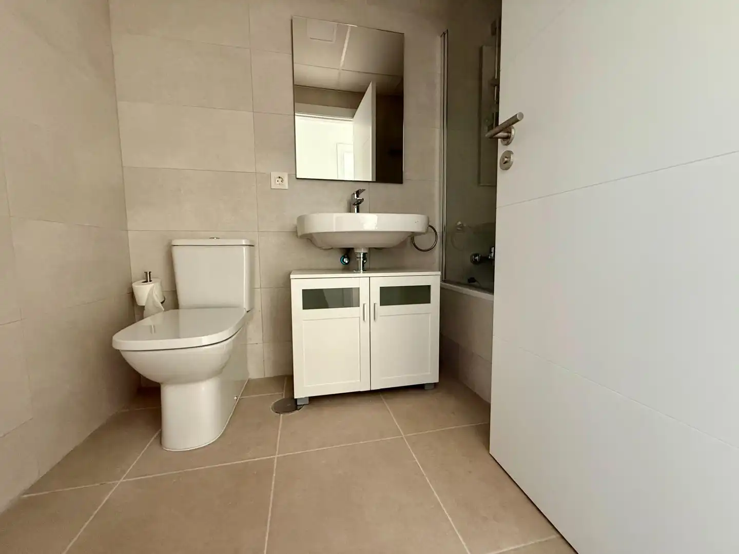 Badezimmer von Wohnung zur Miete in Sevilla mit Klimaanlage, Heizung und Privatgarten