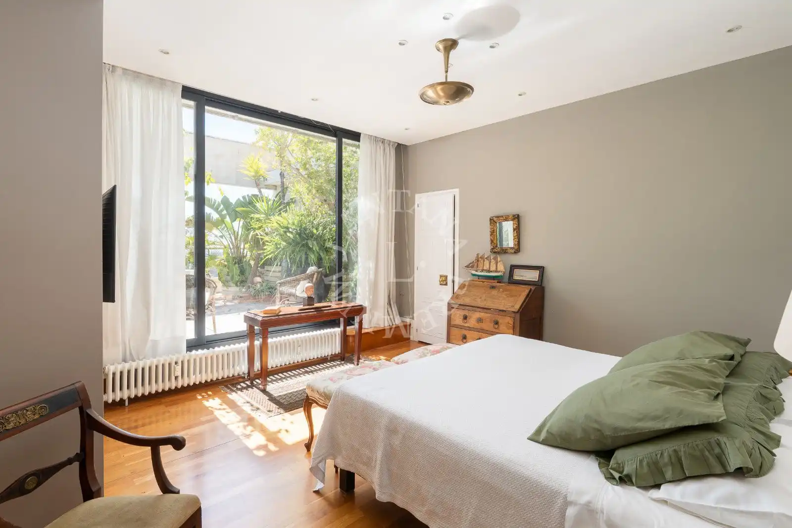 Schlafzimmer von Dachboden zum Verkauf in Barcelona mit Terrasse, Abstellraum und Schwimmbad