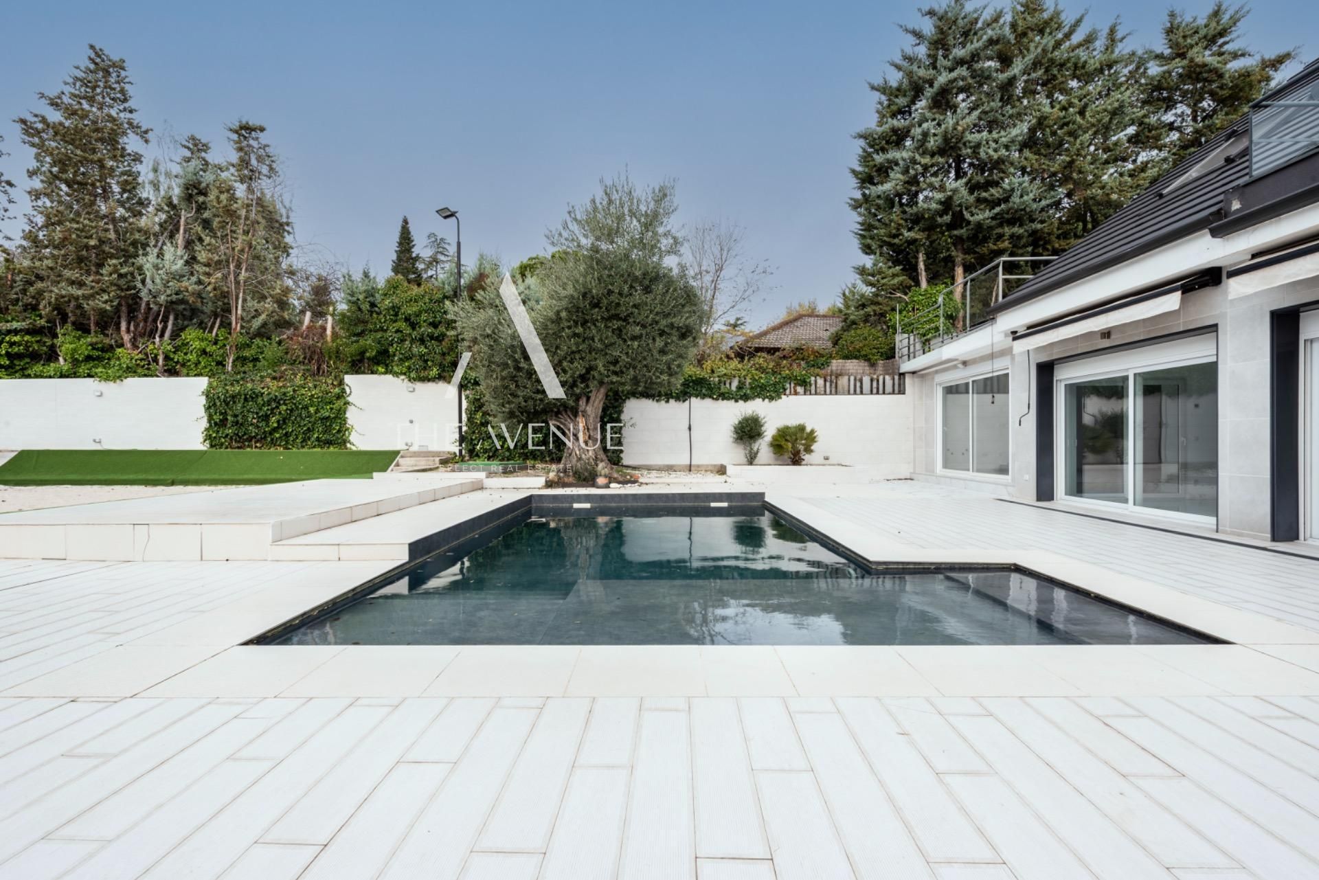 Piscina de Casa o xalet en venda en La Moraleja amb Aire condicionat, Calefacció i Jardí privat