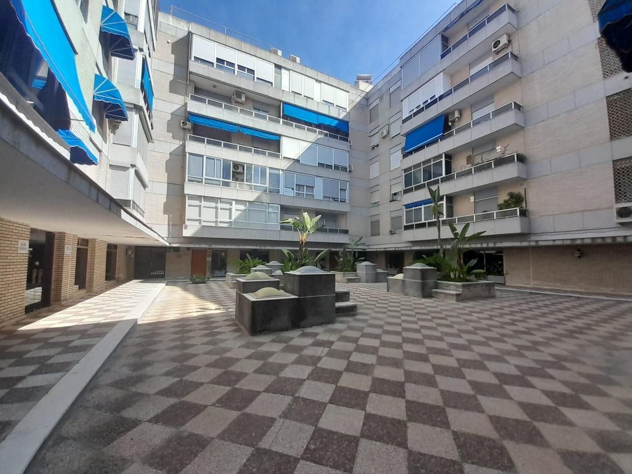 Vista exterior de Pis en venda en Jerez de la Frontera amb Terrassa i Balcó