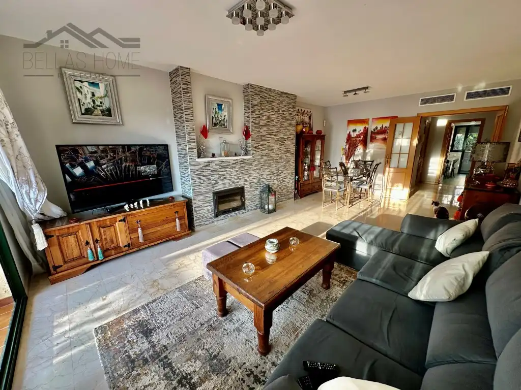 Sala de estar de Piso en venta en Estepona con Aire acondicionado, Terraza y Piscina