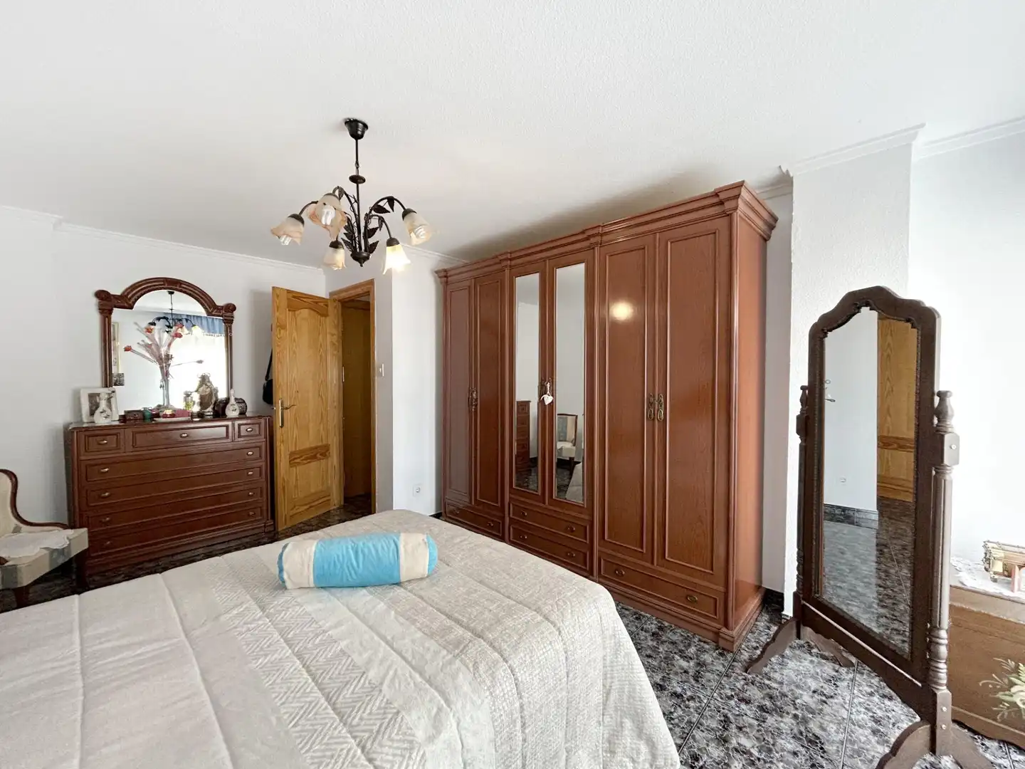 Habitación de Piso en venta en Novelda con Aire acondicionado, Trastero y Alarma