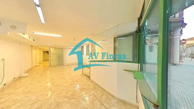 Local comercial en Venta en  de Narcís Monturiol en Centre - Can Nadal