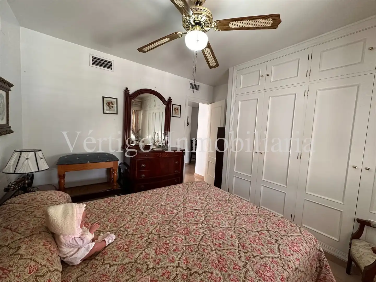 Bedroom of Flat for sale in Dos Hermanas  with Air Conditioner, Heating and Private garden