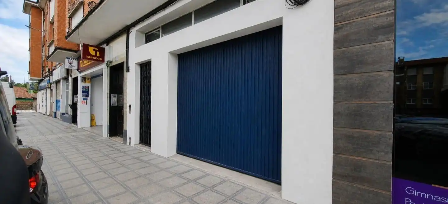 Vista exterior de Local en venta en Siero