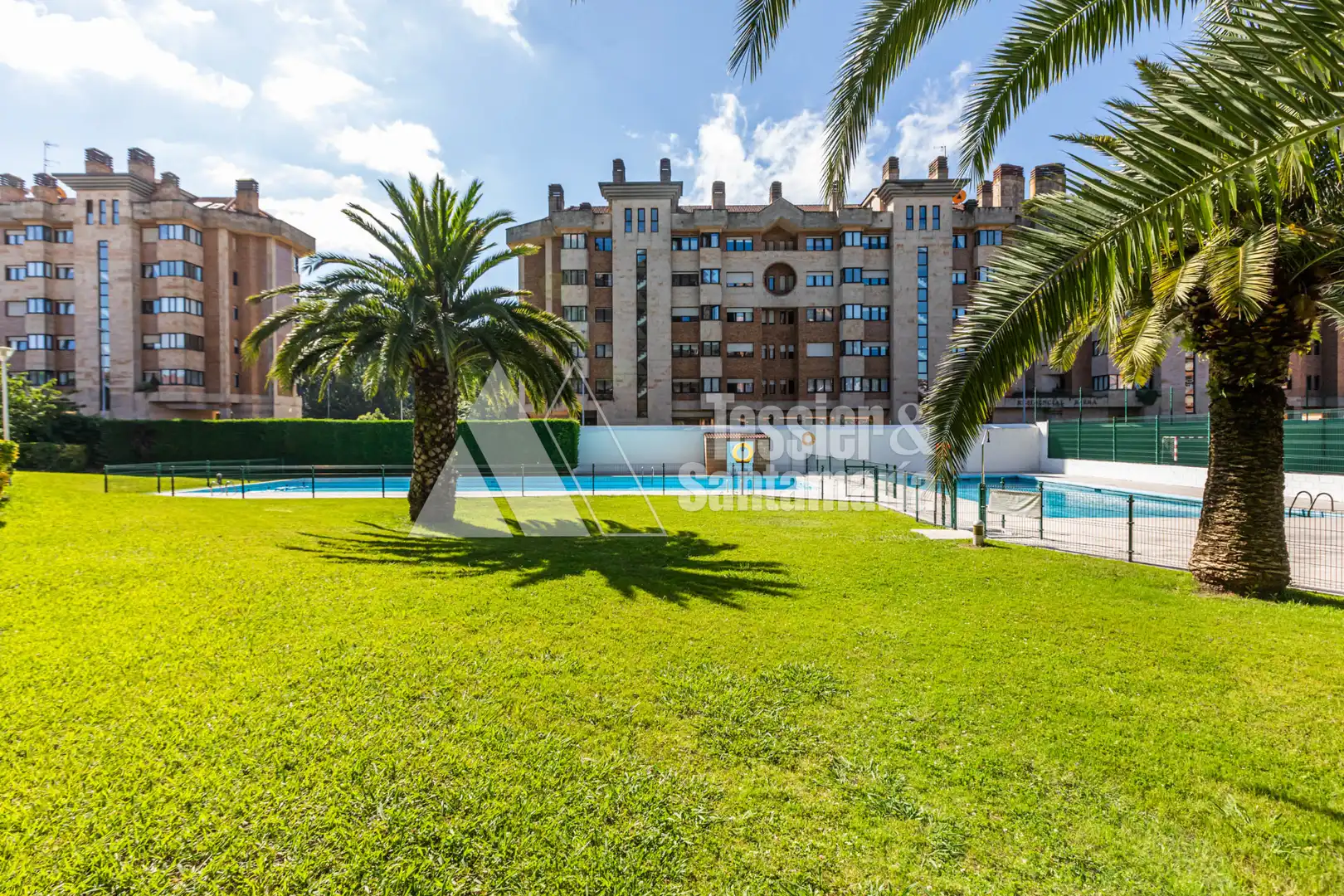 Piscina de Pis de lloguer en Gijón  amb Calefacció, Parquet i Forn