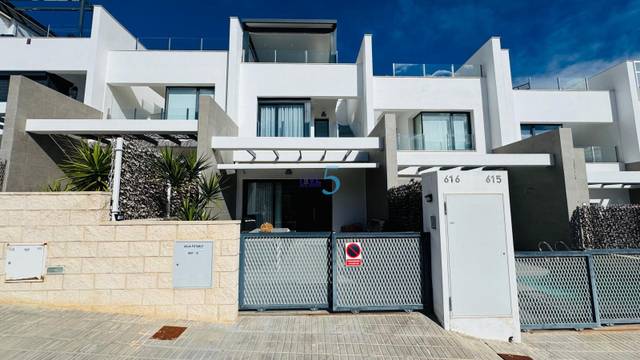 Casa adosada en Venta en Calle Bidasoa en Los Almendros