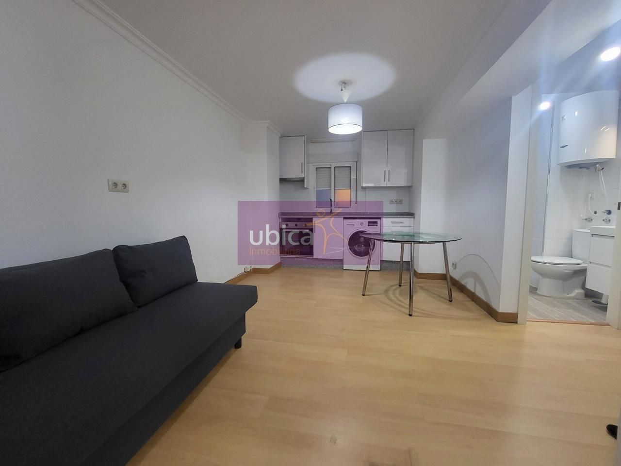 Sala d'estar de Pis en venda en Vigo  amb Moblat