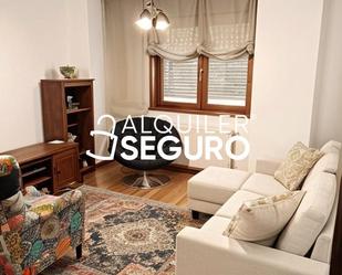 Sala d'estar de Pis de lloguer en Oviedo  amb Calefacció, Traster i Moblat