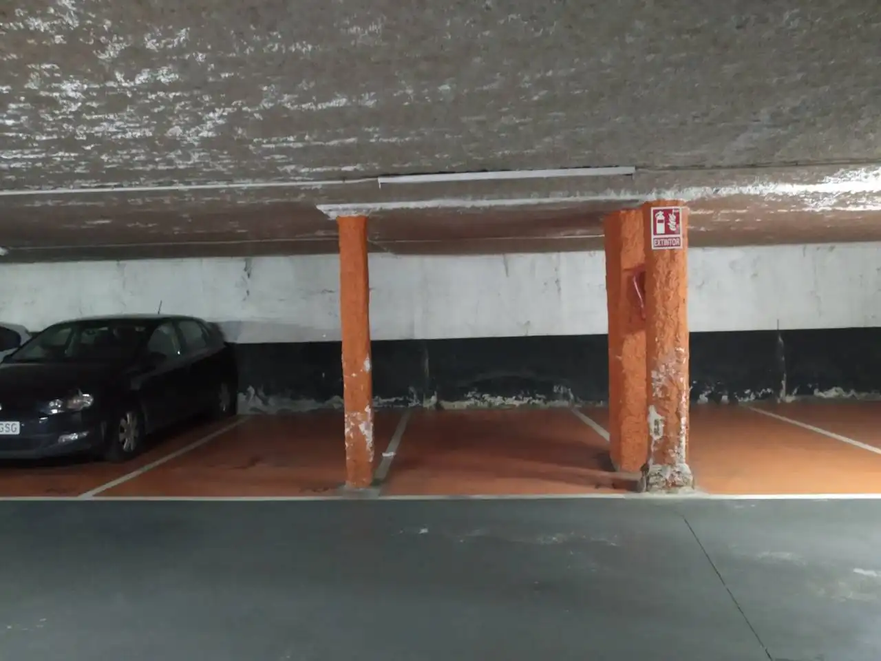 Parkplatz von Garage zum Verkauf in Centre