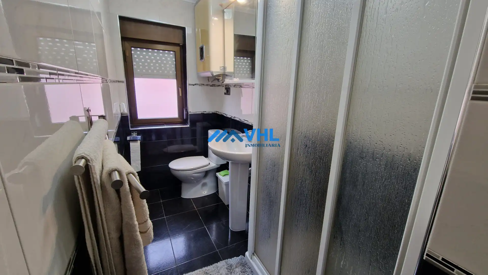 Bathroom of Flat for rent in Castro-Urdiales  with Furnished