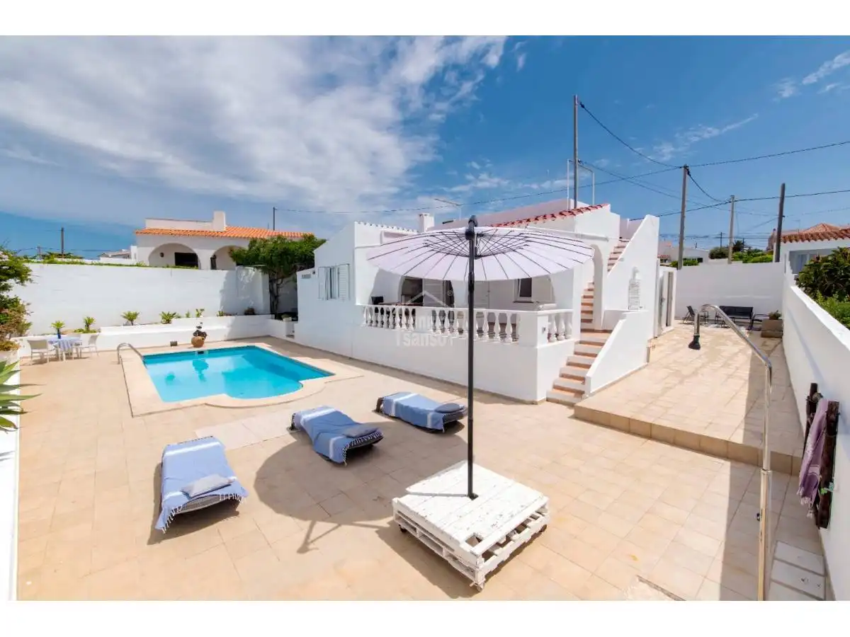 Vista exterior de Casa o xalet en venda en Alaior amb Jardí privat, Terrassa i Piscina